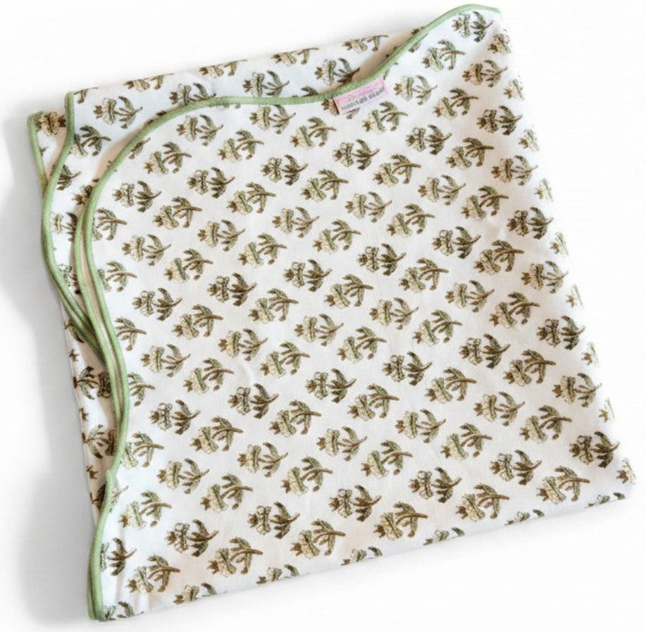 Green Floral Scalloped Tablecloth
