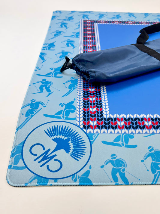 Ski Club Mat - Periwinkle Center & Teal Toile Border w/ Carrying Bag