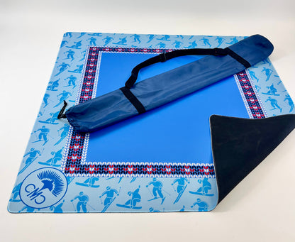 Ski Club Mat - Periwinkle Center & Teal Toile Border w/ Carrying Bag